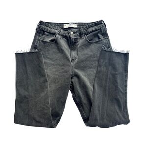 Hollister Curvy High-Rise Mom Jeans